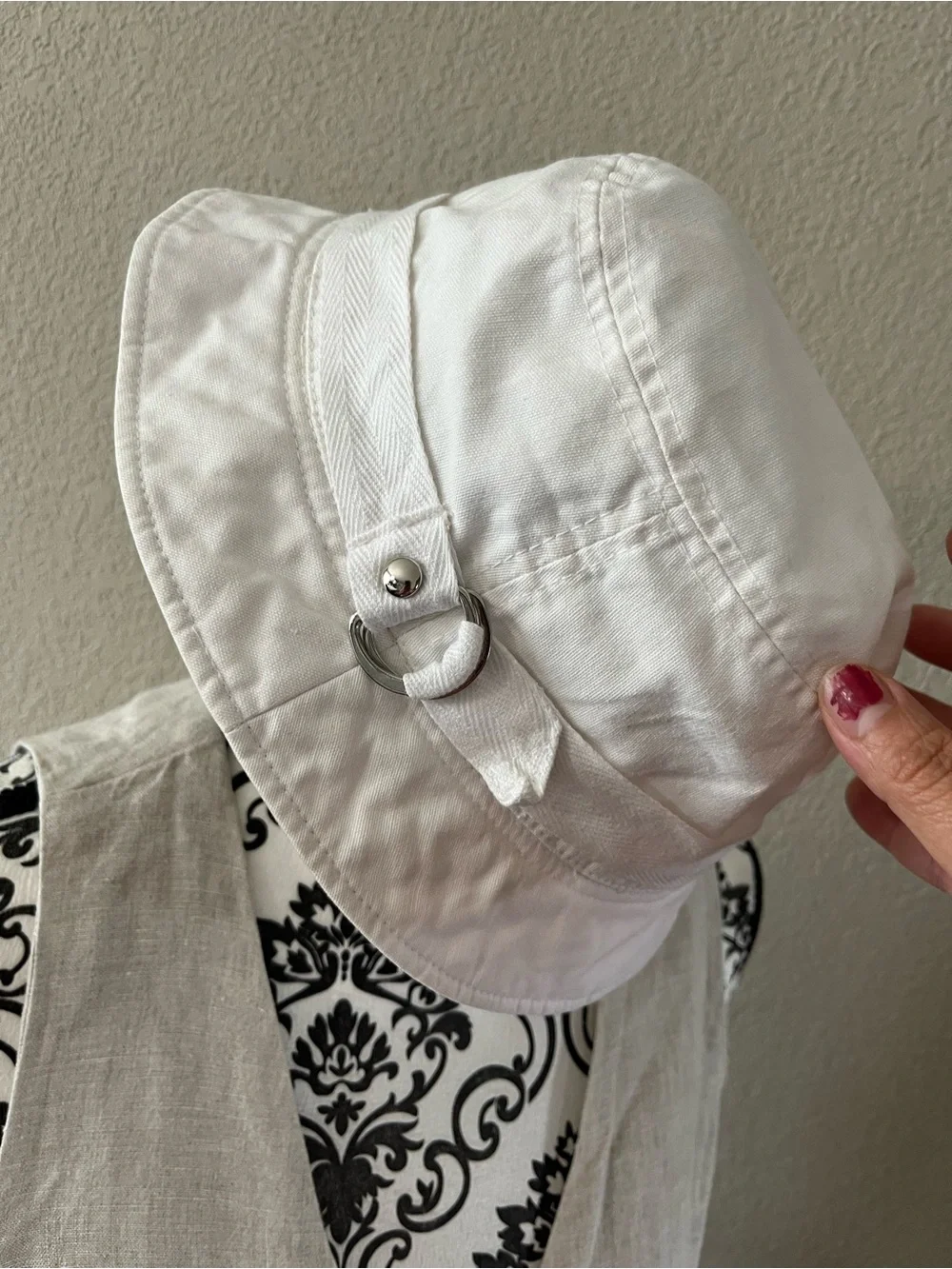 Banana Republic White Cotton Bucket Hat with Ring Accent
